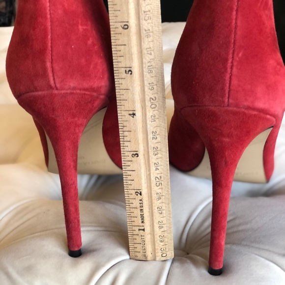Red suede pointy toe heels - Picture 6 of 8
